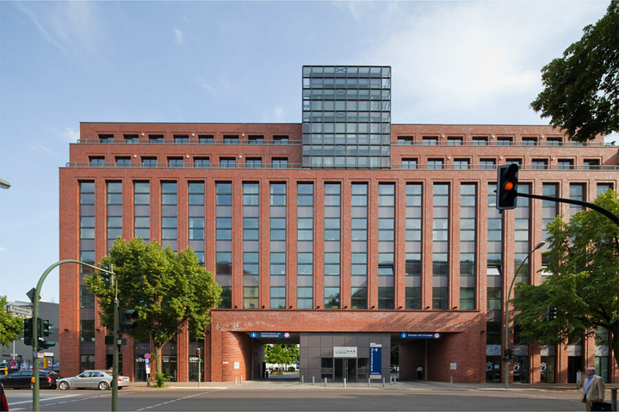 Traumhafter Blick über Berlin - Bürofläche mit Dachterrasse in Berlin-Charlottenburg - Hofansicht