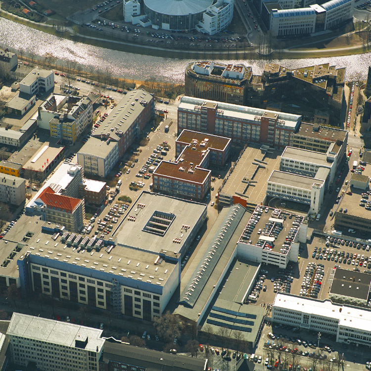 Große Halle in Berlin Alt-Moabit, vielseitige Nutzung, Glasfasernetz vor Ort - Luftbild